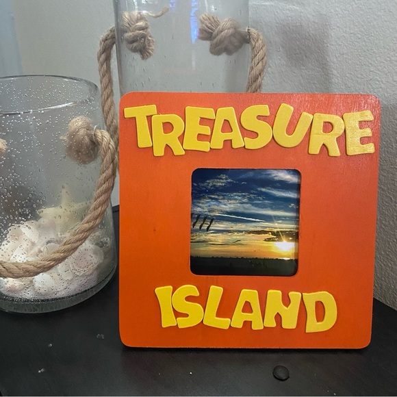LIMITED TIME $5 ITEM!! Treasure Island Photo Frame - Picture 1 of 1
